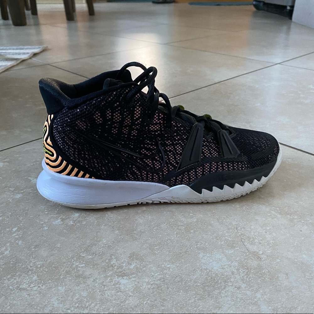 Kyrie 7